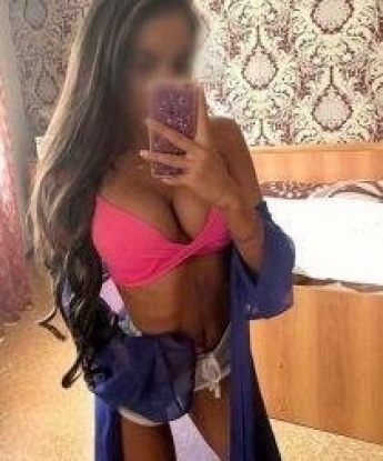 Зоя, 24
